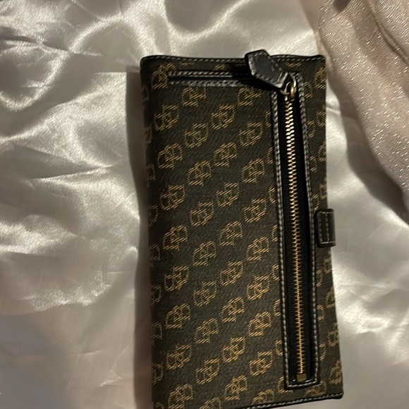 Dooney and Bourke signature lock long wallet - Picture 12 of 15